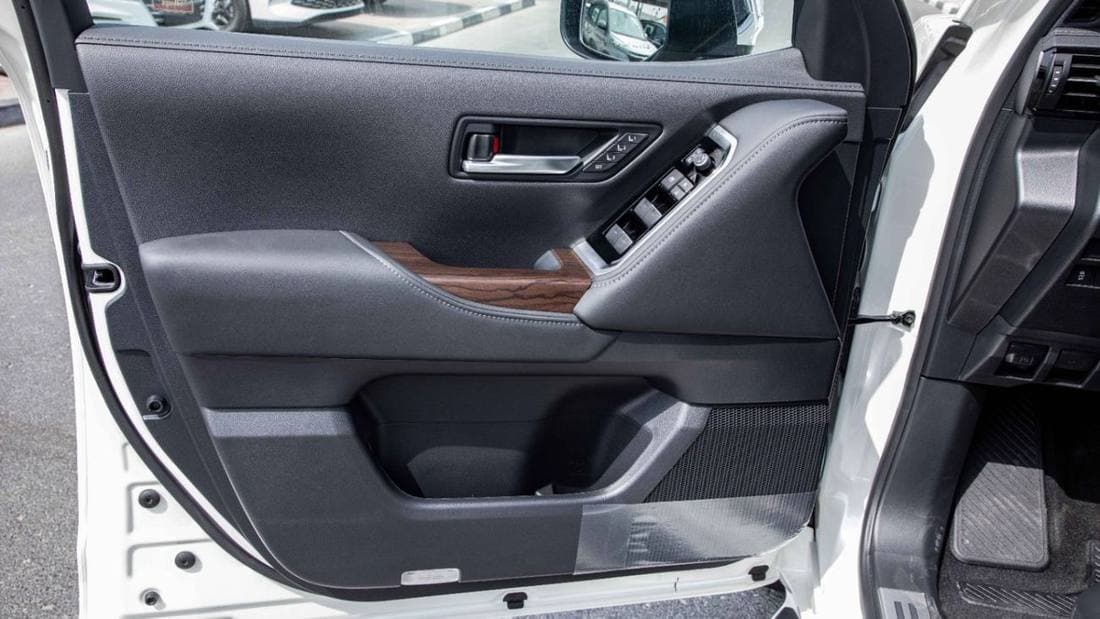 2026 Toyota Land Cruiser VXR thumbnail 8