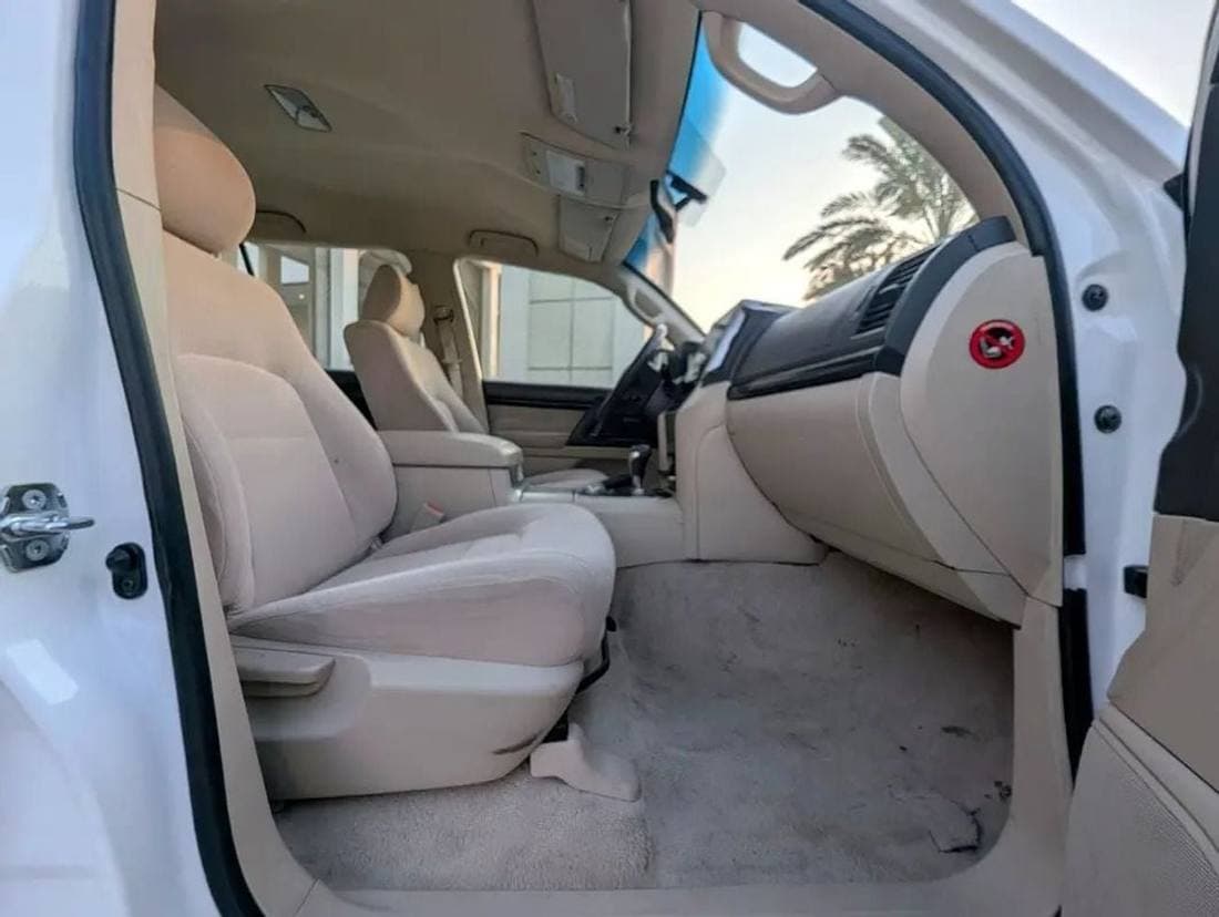 2018 Toyota Land Cruiser thumbnail 6