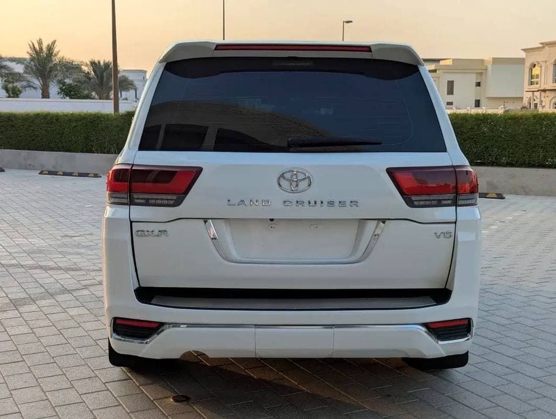 2015 Toyota Land Cruiser GXR thumbnail 4