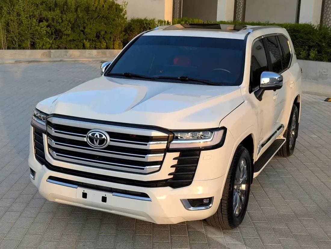 2015 Toyota Land Cruiser GXR thumbnail 2