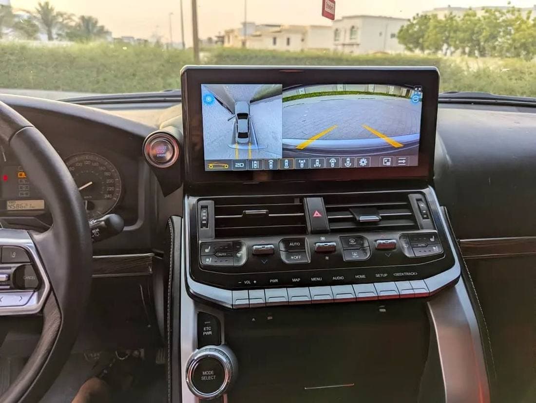 2012 Toyota Land Cruiser GXR thumbnail 3