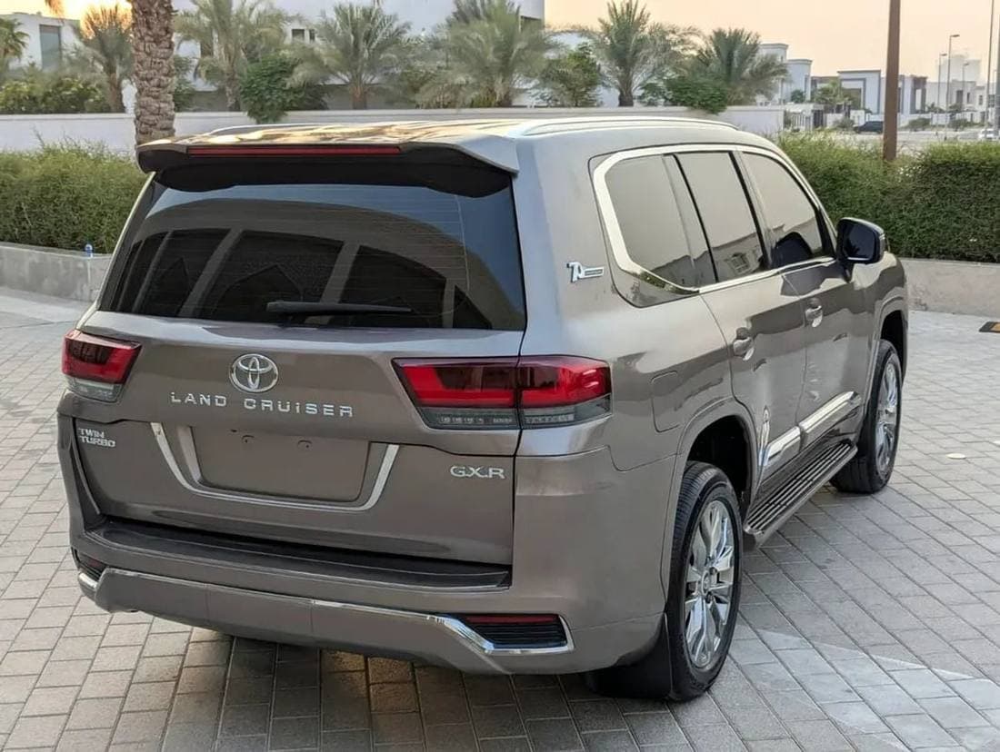 2012 Toyota Land Cruiser GXR thumbnail 2