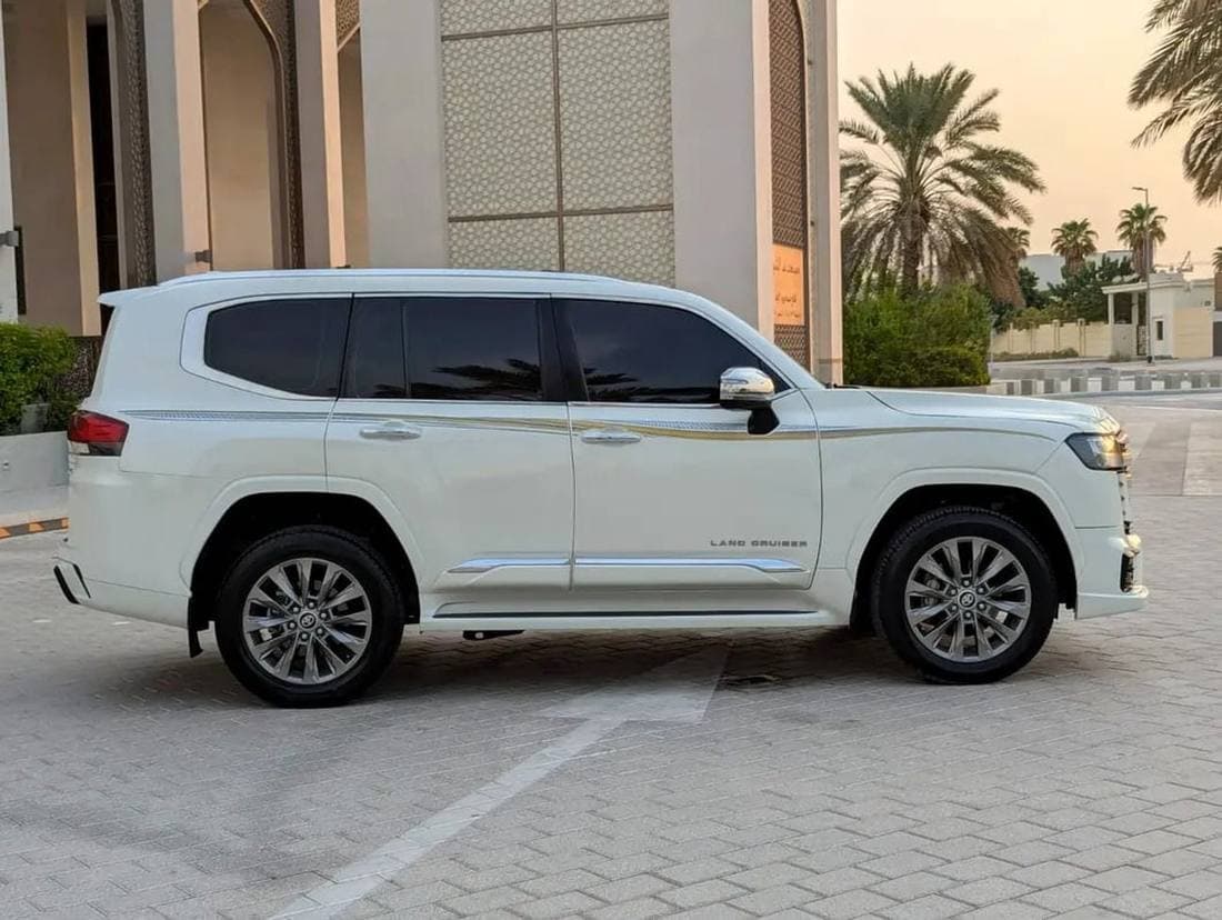 2022 Toyota Land Cruiser GXR thumbnail 2