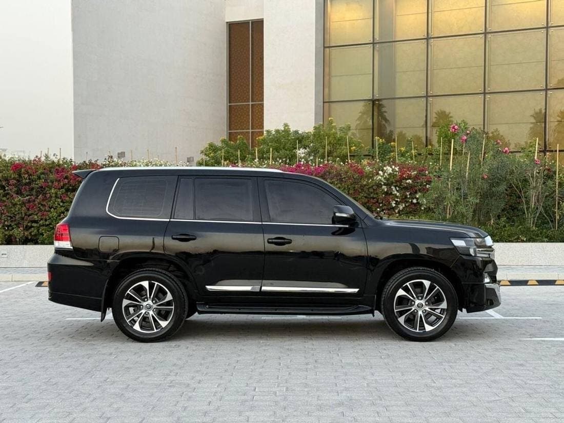 2021 Toyota Land Cruiser GXR thumbnail 5
