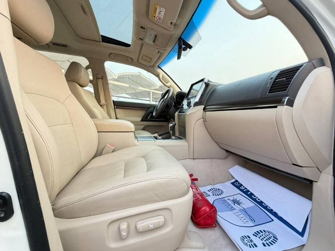 2019 Toyota Land Cruiser thumbnail 6