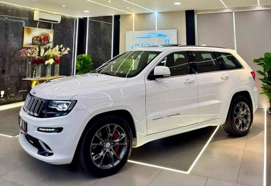 2016 Jeep Grand Cherokee SRT thumbnail 2