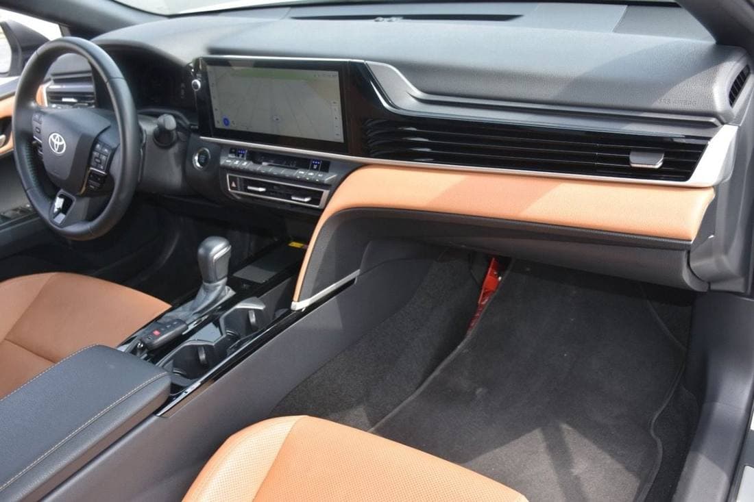 2025 Toyota Camry SPORT HEV thumbnail 6
