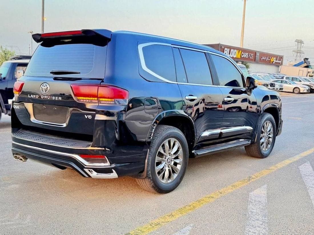 2019 Toyota Land Cruiser GXR thumbnail 6