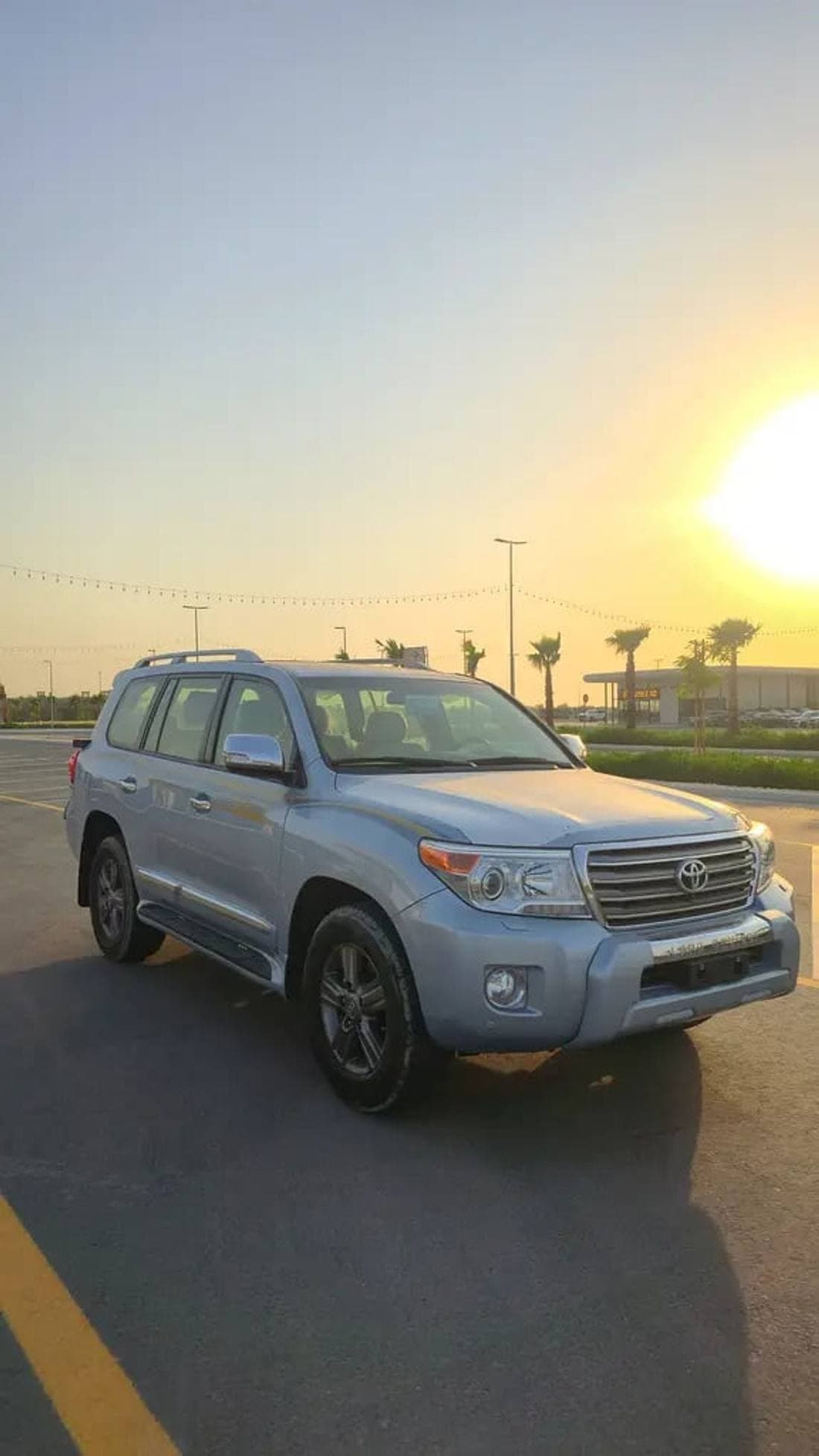 2014 Toyota Land Cruiser VXR thumbnail 3