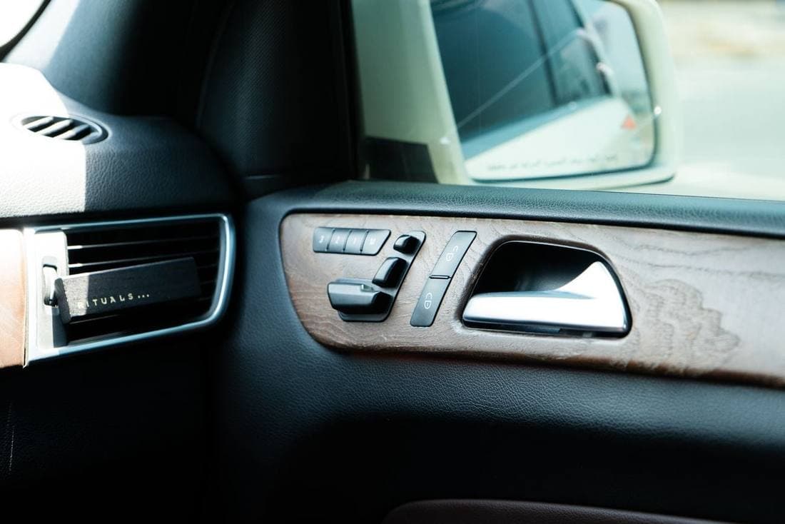 2014 Mercedes Benz ML500 STANDARD thumbnail 3