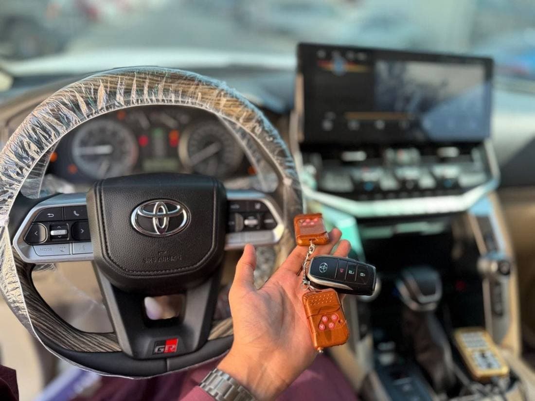 2018 Toyota Land Cruiser GXR thumbnail 8
