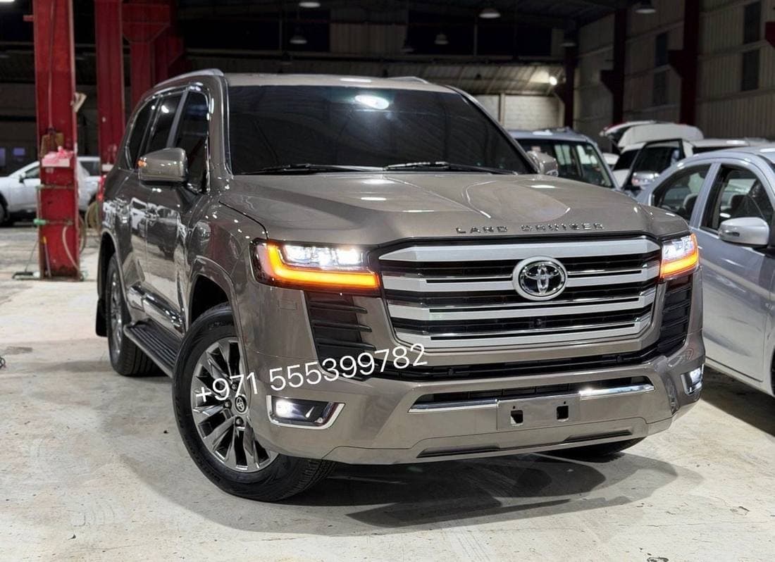 2018 Toyota Land Cruiser GXR thumbnail 3