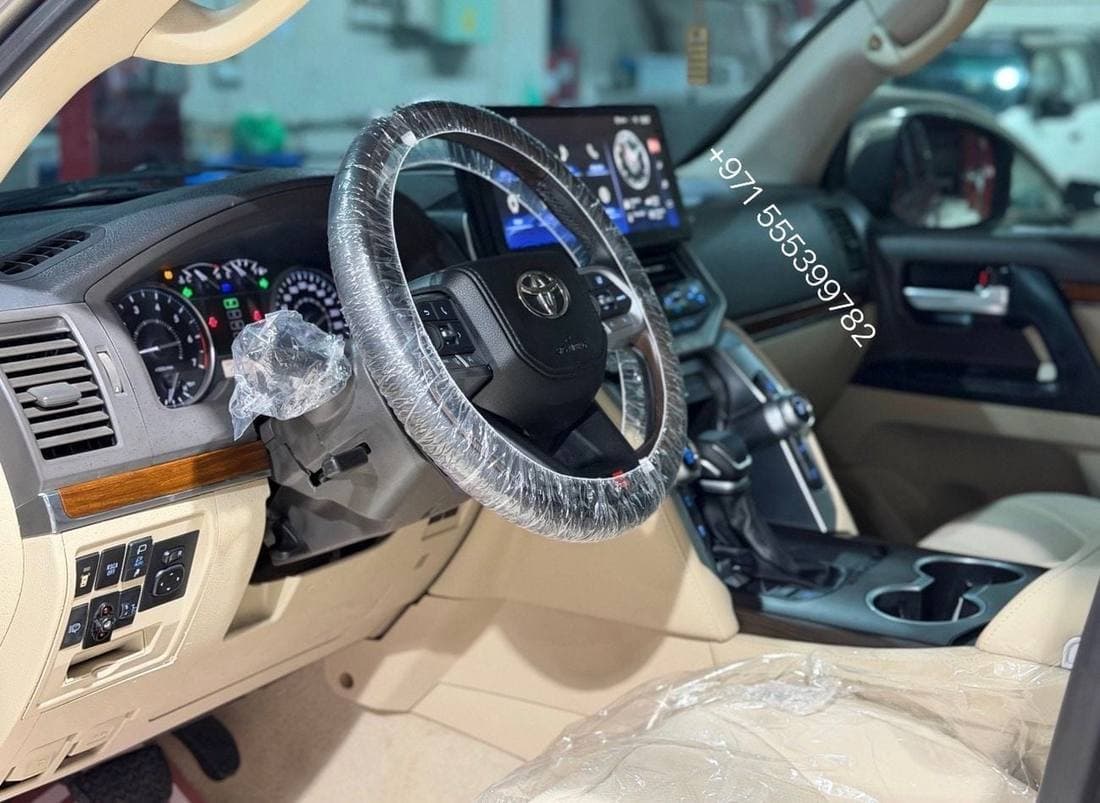 2018 Toyota Land Cruiser GXR thumbnail 7