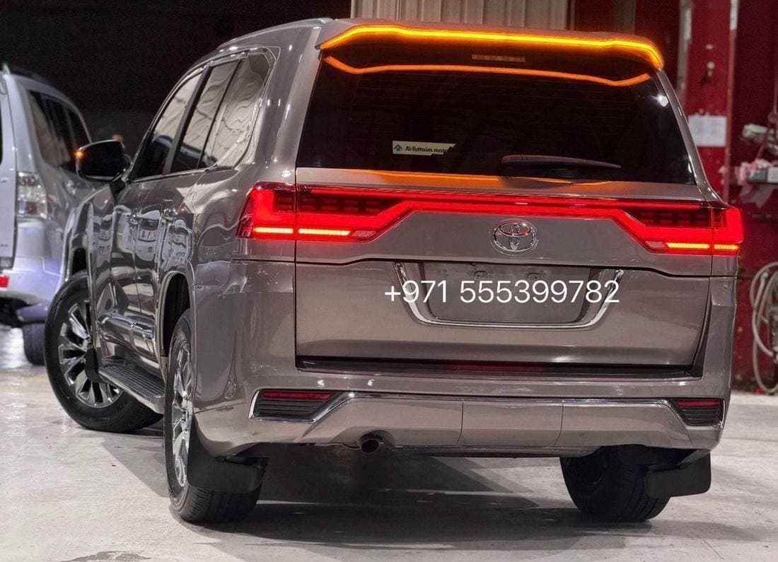 2018 Toyota Land Cruiser GXR thumbnail 2