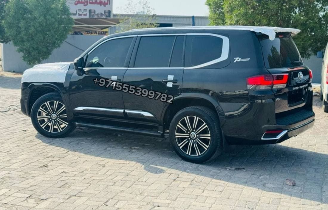 2016 Toyota Land Cruiser GXR thumbnail 2