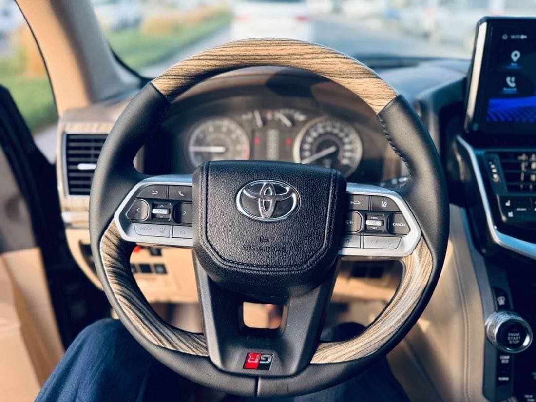 2017 Toyota Land Cruiser GXR thumbnail 6