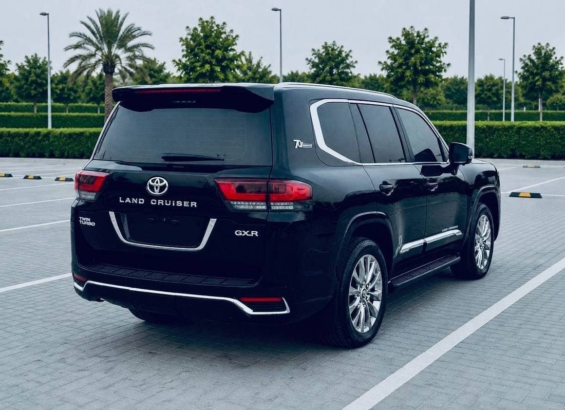 2017 Toyota Land Cruiser GXR thumbnail 6