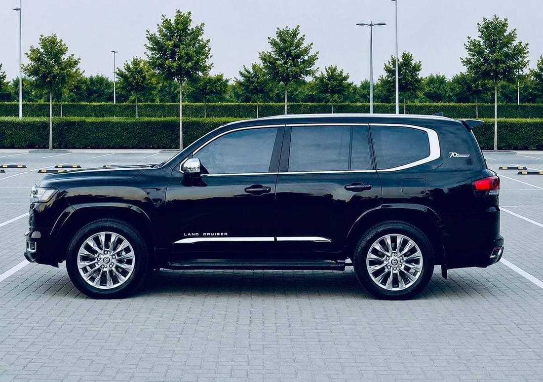 2017 Toyota Land Cruiser GXR thumbnail 7
