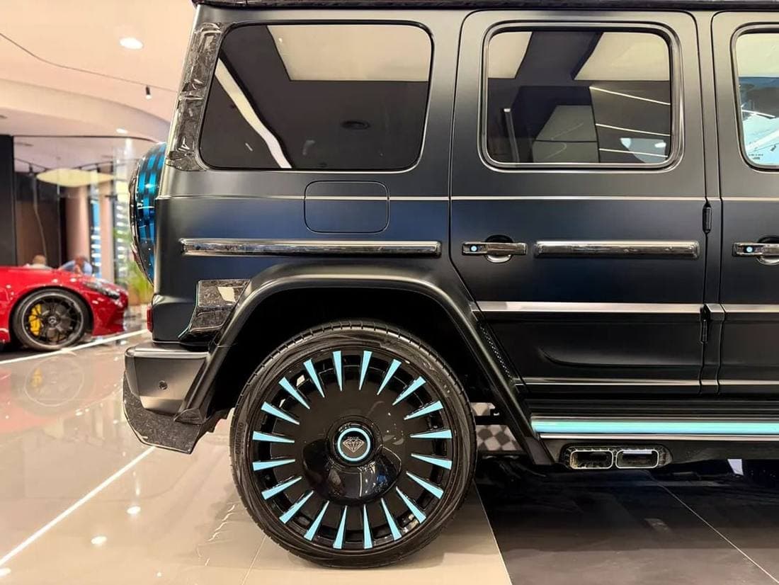 2023 Mercedes Benz G63 AMG thumbnail 3