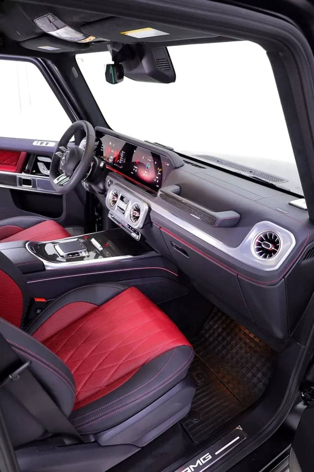 2027 Mercedes Benz G63 AMG thumbnail 8