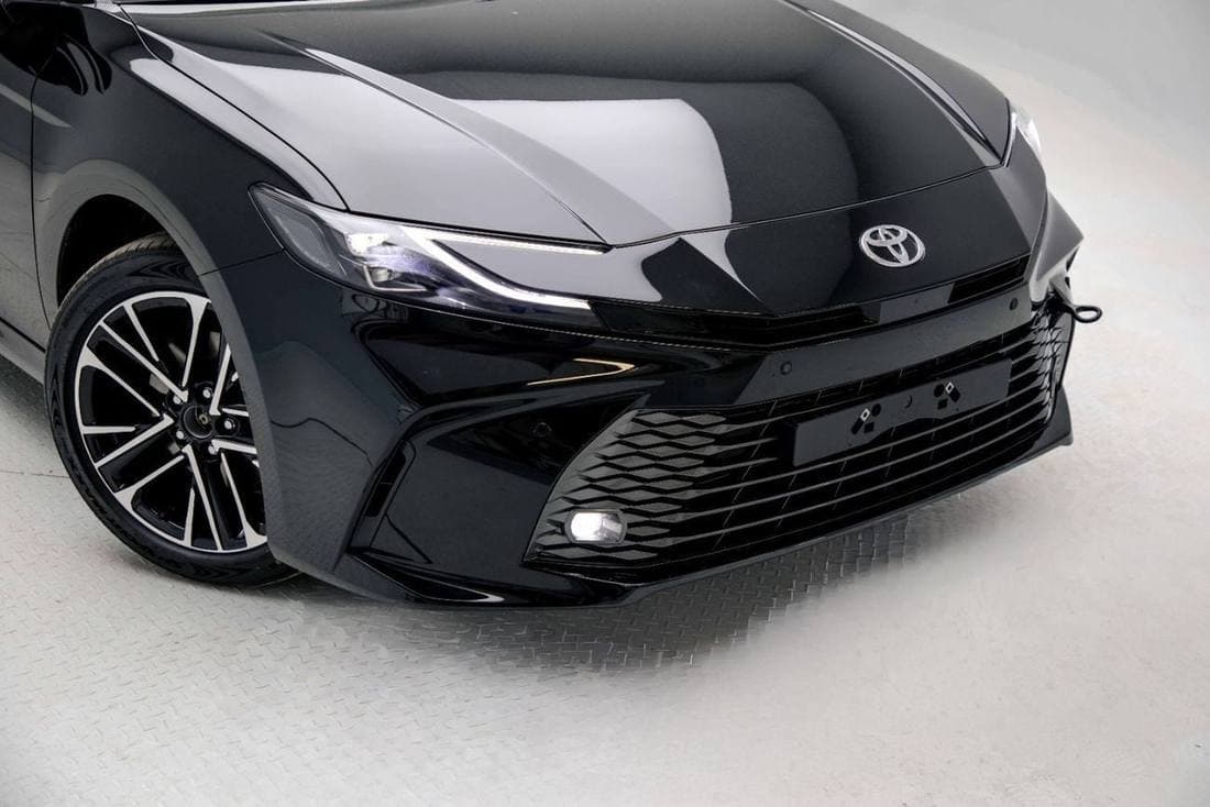 2026 Toyota Camry GLE thumbnail 2