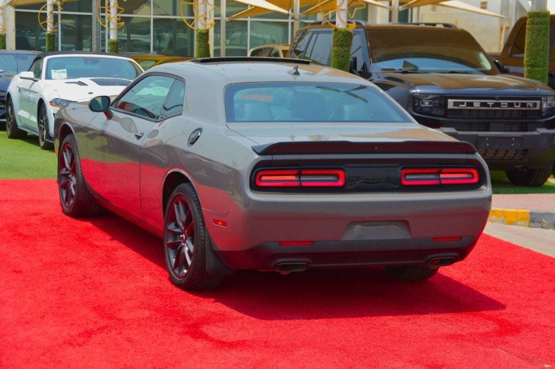 2023 Dodge Challenger SXT thumbnail 6