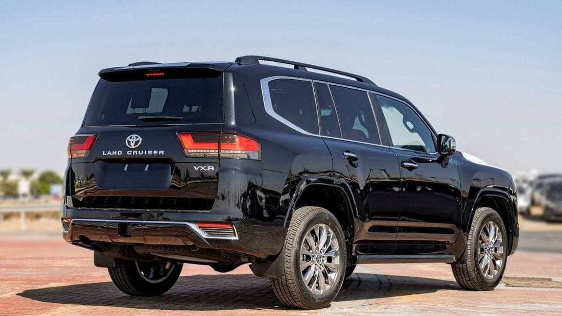 2025 Toyota Land Cruiser VXR thumbnail 3