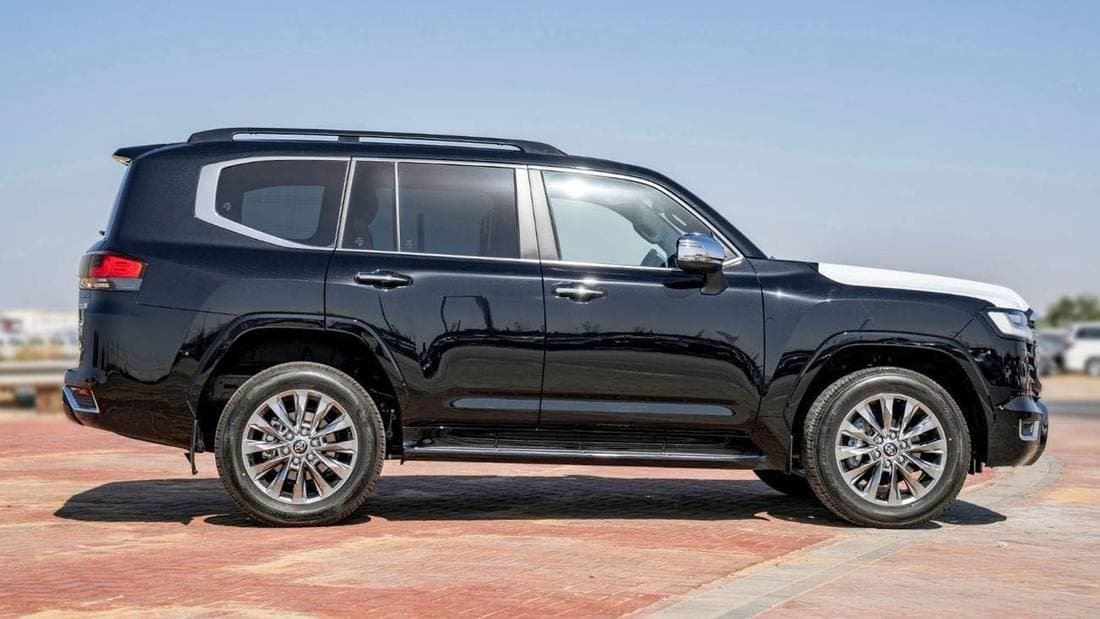2025 Toyota Land Cruiser VXR thumbnail 3