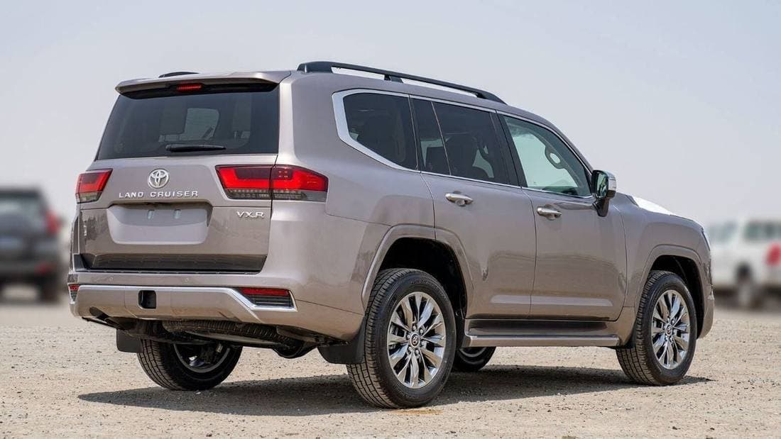 2025 Toyota Land Cruiser VXR thumbnail 4