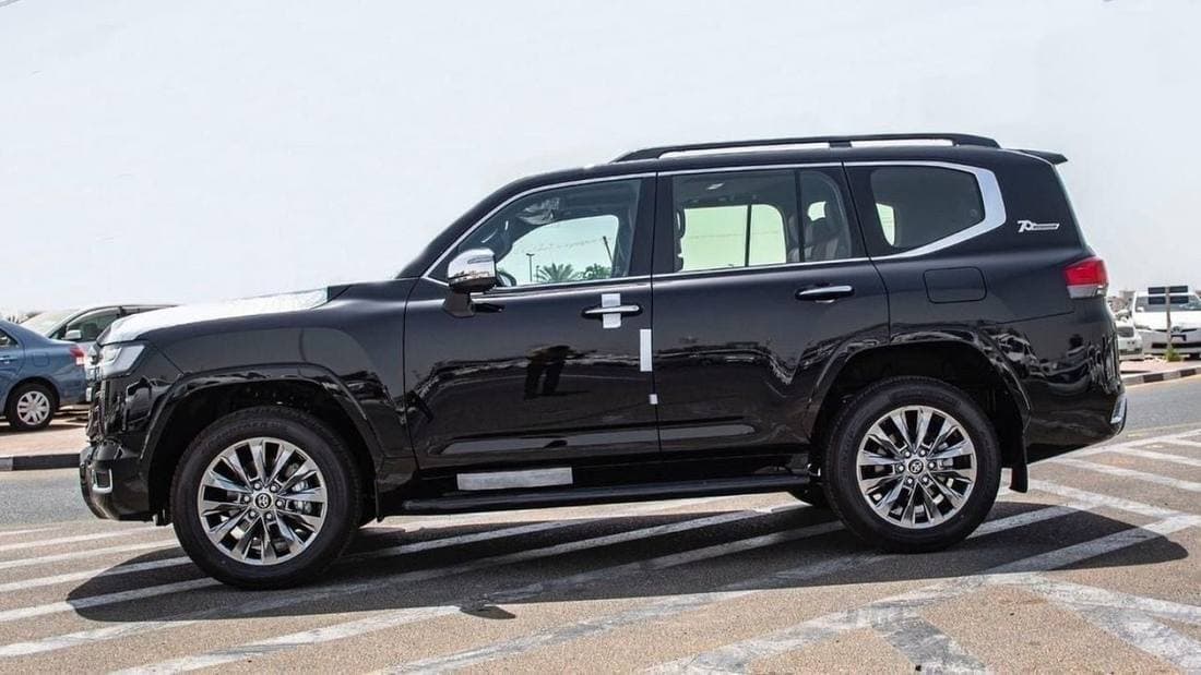 2025 Toyota Land Cruiser VXR thumbnail 3