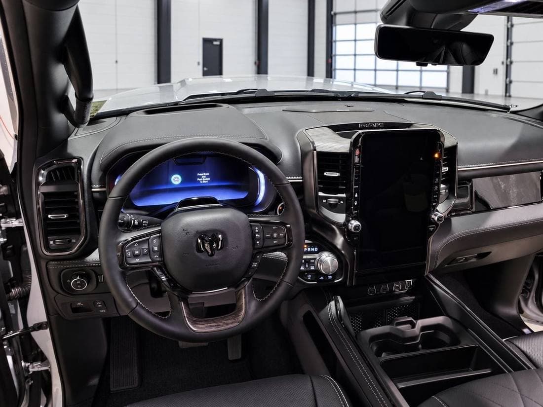 2026 RAM 1500 LIMITED thumbnail 6