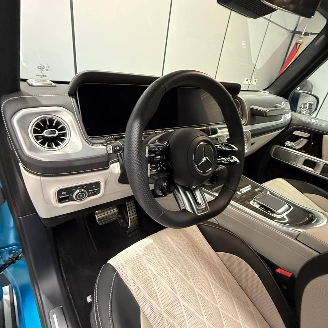 2025 Mercedes Benz G63 AMG STANDARD thumbnail 7