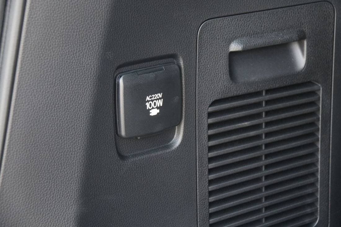 2026 Toyota Land Cruiser GXR thumbnail 8