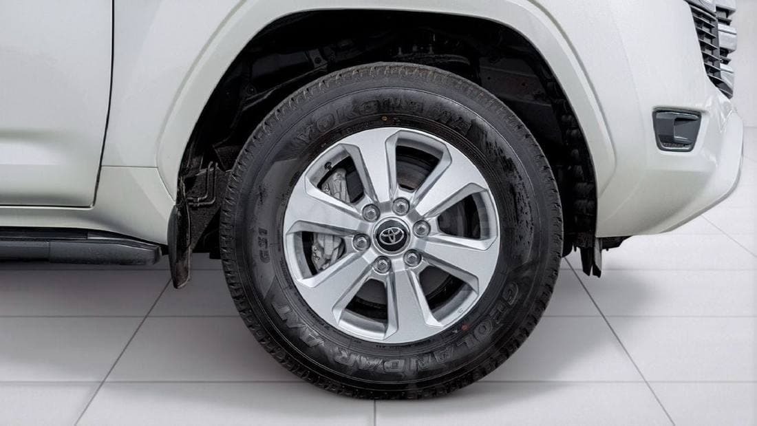 2026 Toyota Land Cruiser GXR thumbnail 6