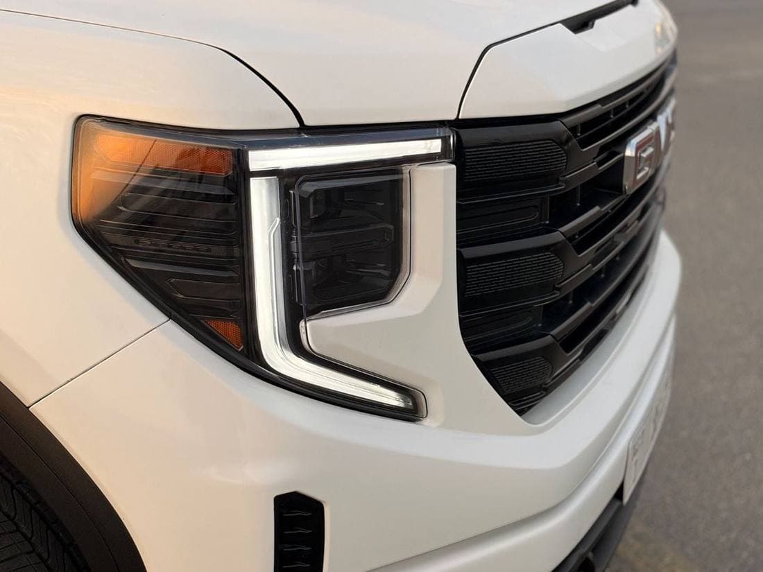 2025 GMC Sierra 2025 thumbnail 4