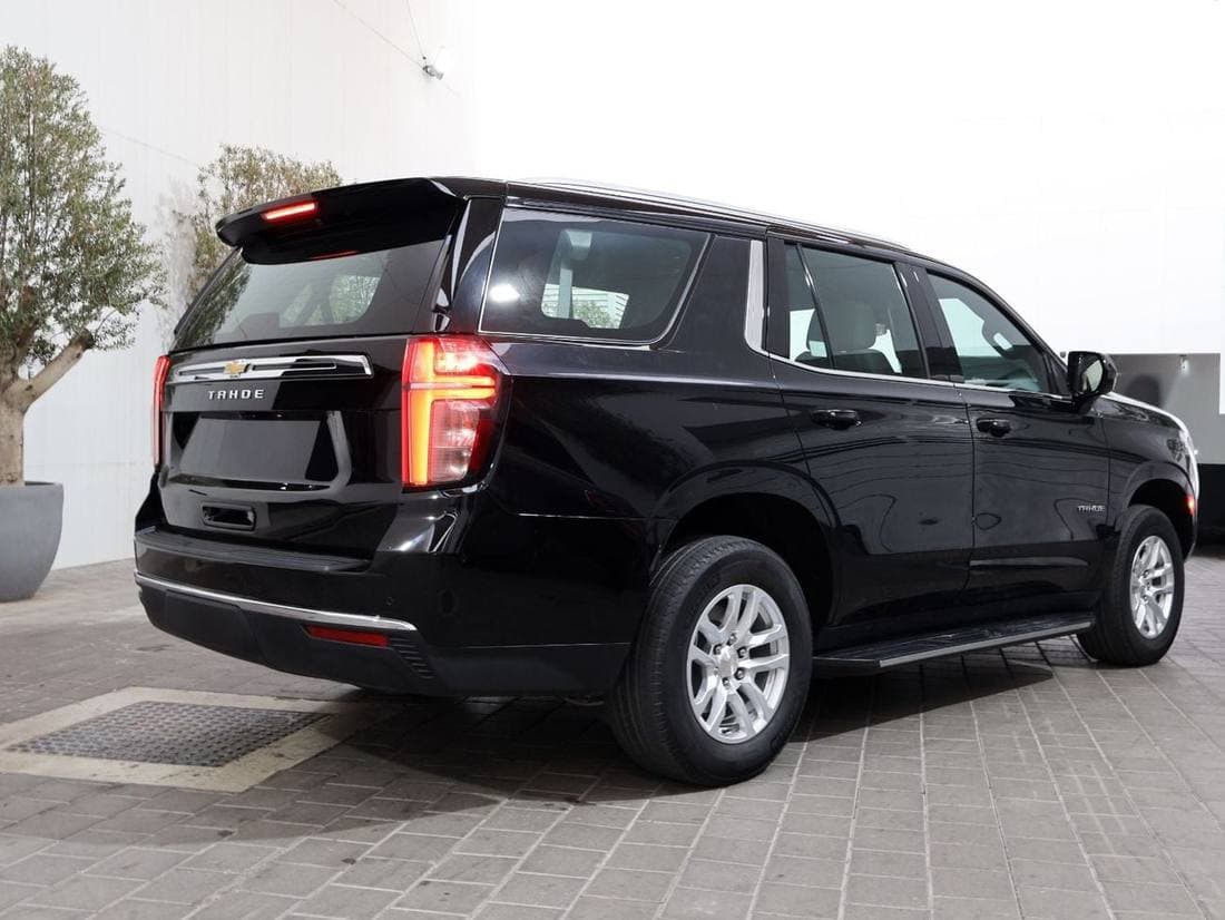 2024 Chevrolet Tahoe LS thumbnail 4