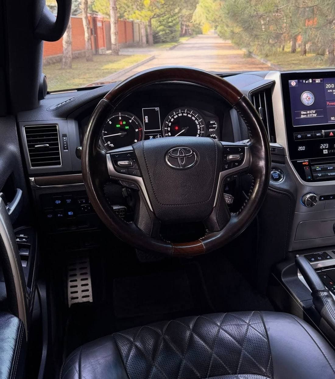2018 Toyota Land Cruiser VXR thumbnail 7