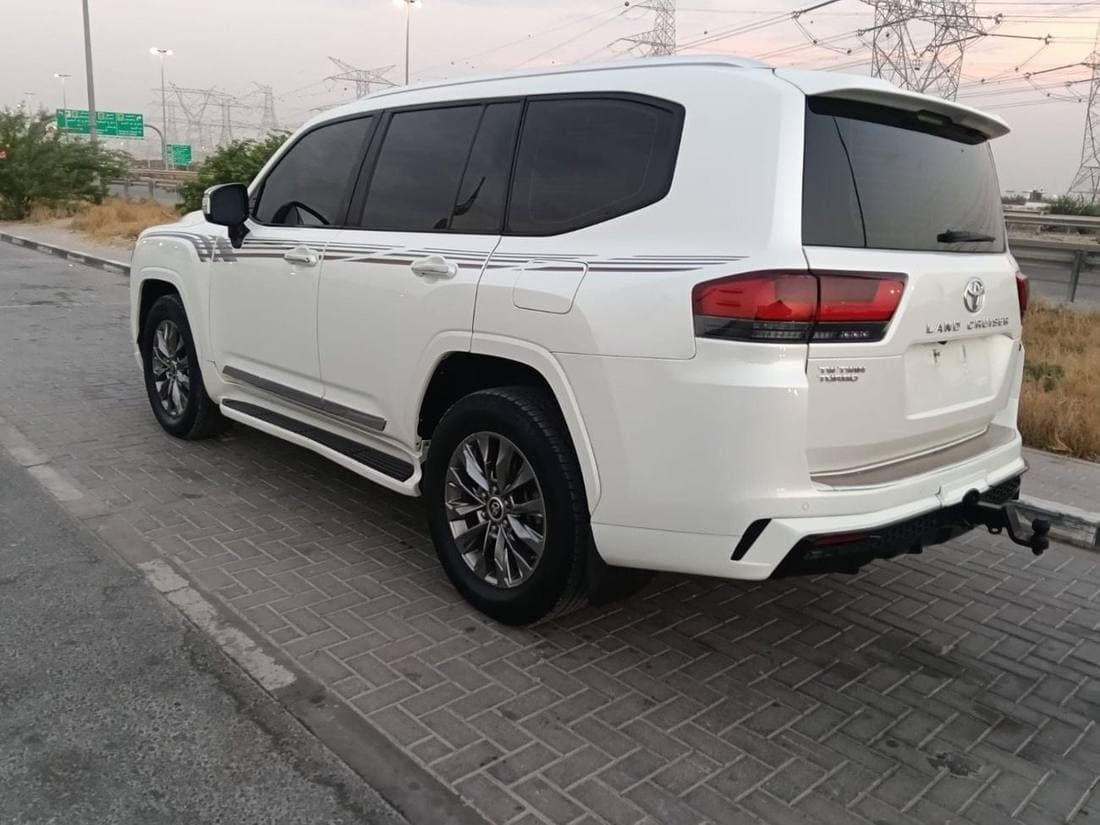 2022 Toyota Land Cruiser VXR thumbnail 3
