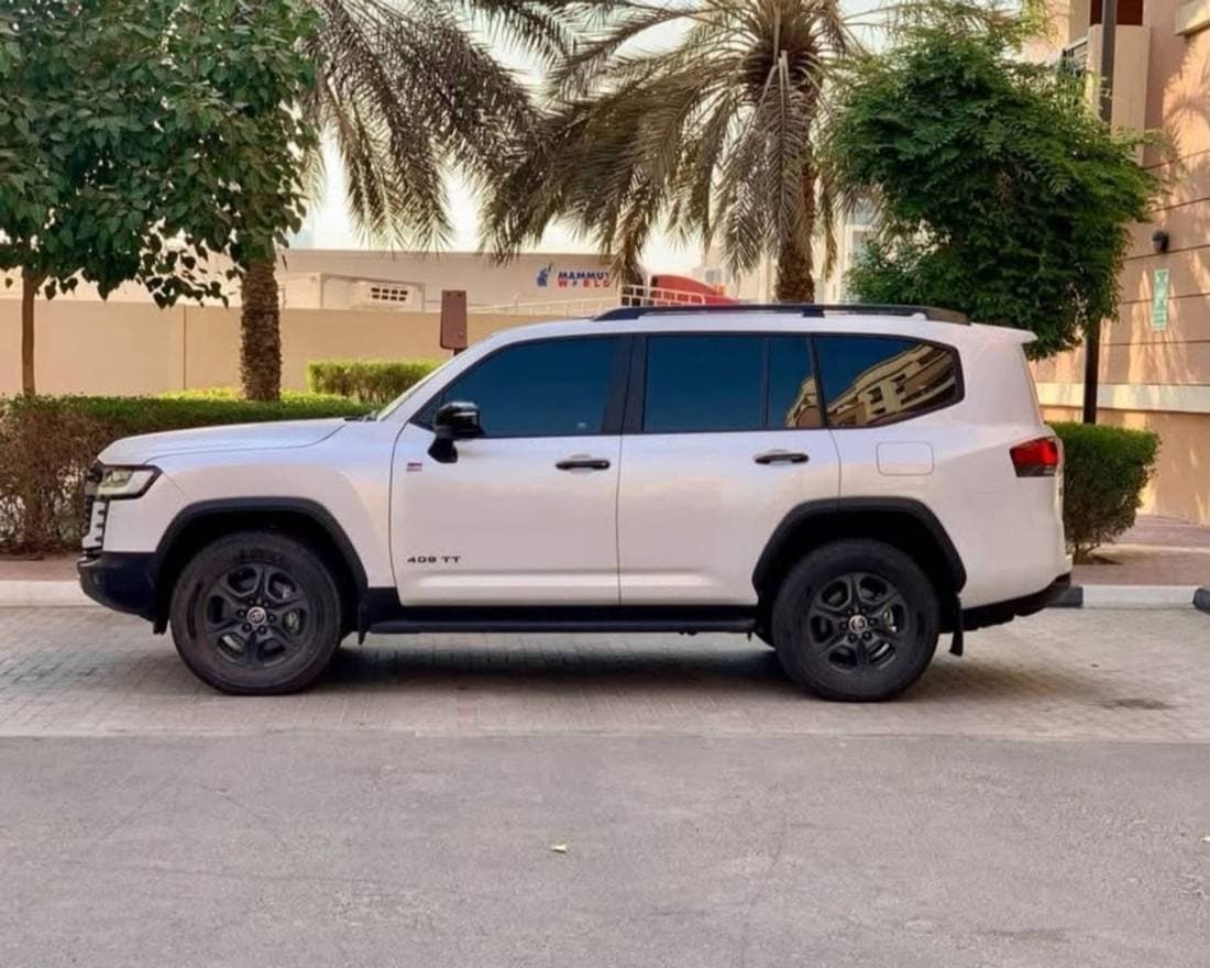 2022 Toyota Land Cruiser GR SPORT thumbnail 4