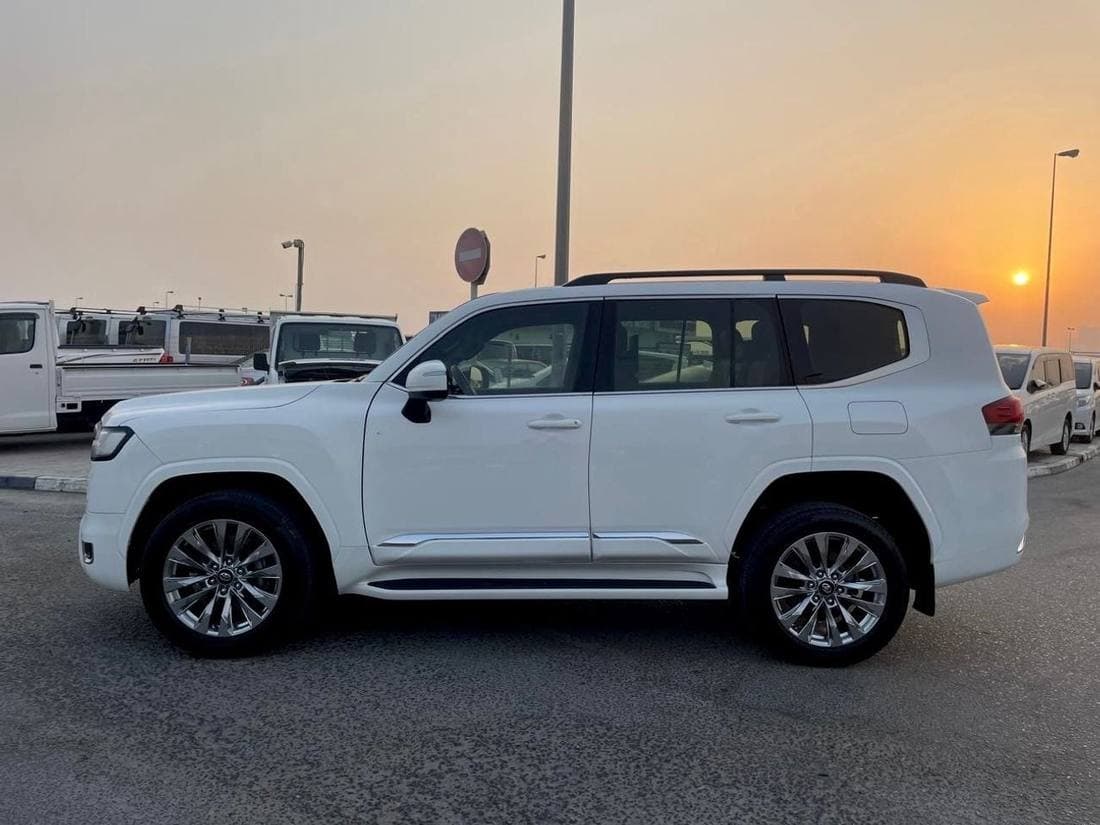 2022 Toyota Land Cruiser VXR thumbnail 4