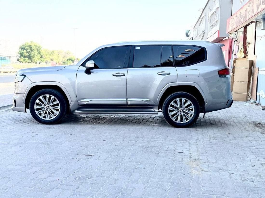 2022 Toyota Land Cruiser GXR thumbnail 6