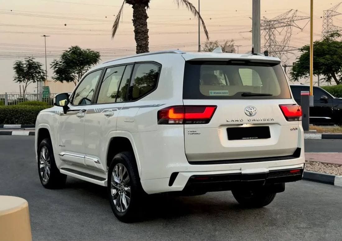 2023 Toyota Land Cruiser GXR thumbnail 4