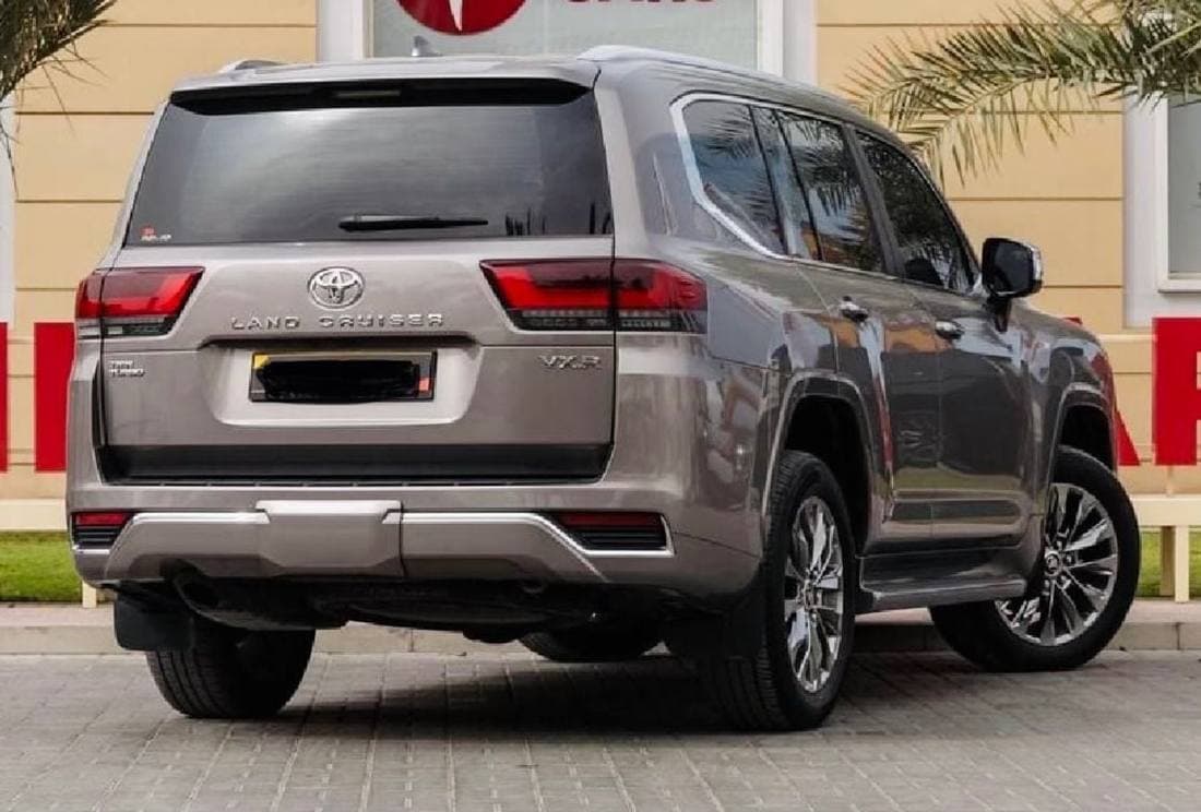 2022 Toyota Land Cruiser VXR thumbnail 3