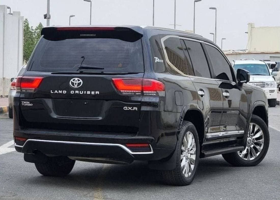 2018 Toyota Land Cruiser thumbnail 3