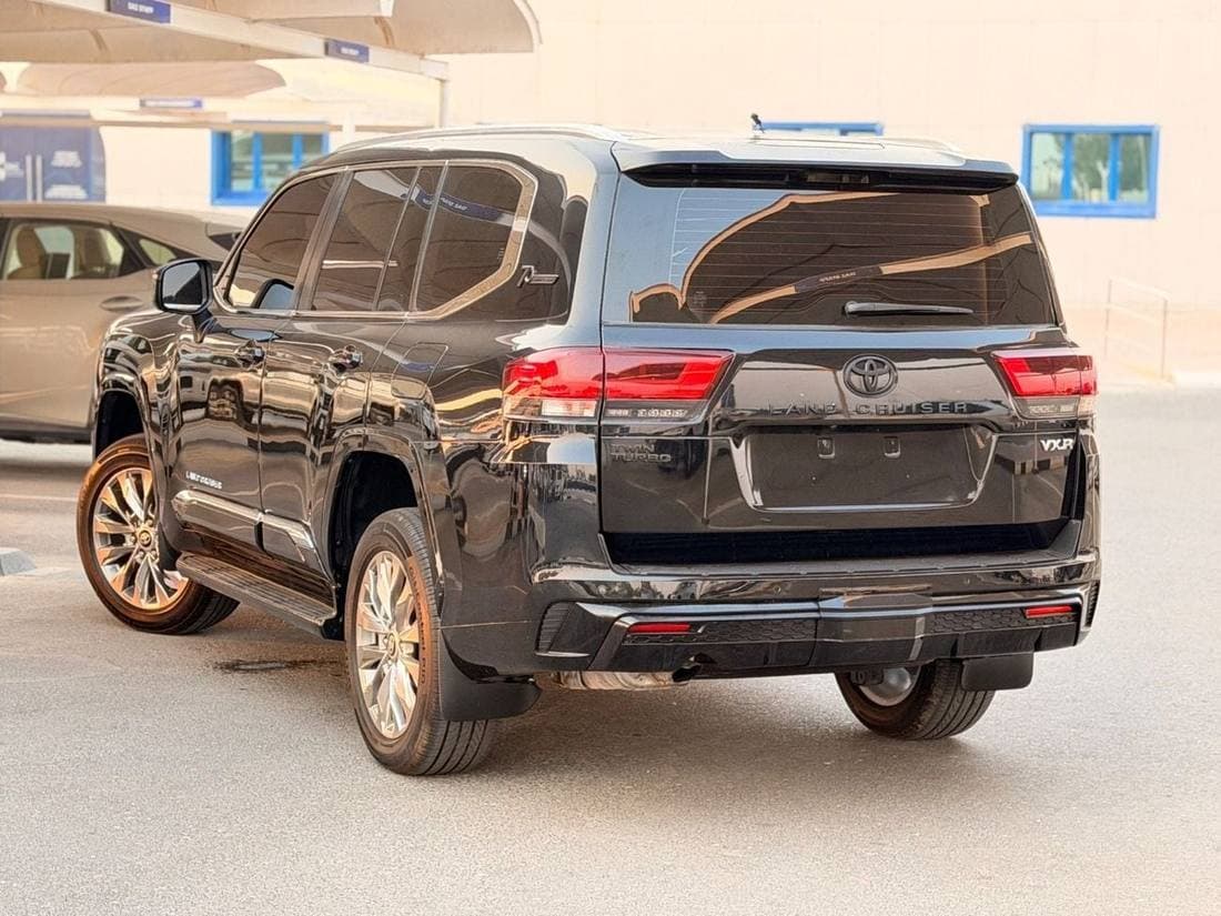 2022 Toyota Land Cruiser VXR thumbnail 4