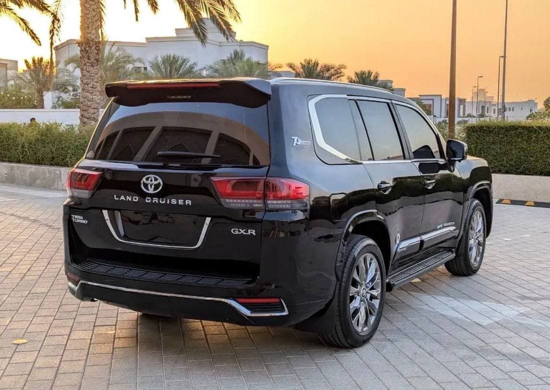 2017 Toyota Land Cruiser GXR thumbnail 4