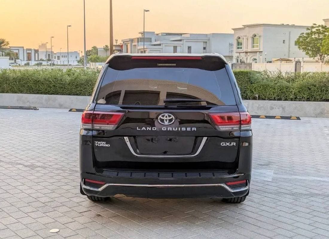2017 Toyota Land Cruiser GXR thumbnail 6