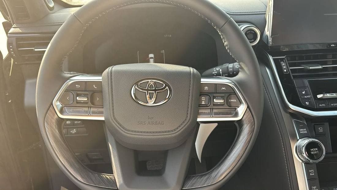 2026 Toyota Land Cruiser VXR thumbnail 2