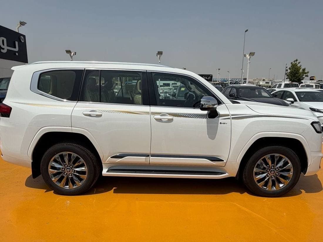 2025 Toyota Land Cruiser VX thumbnail 4