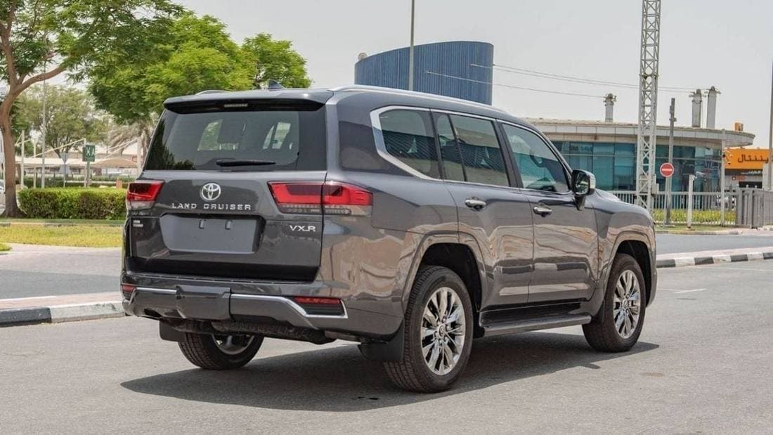 2025 Toyota Land Cruiser VXR thumbnail 5